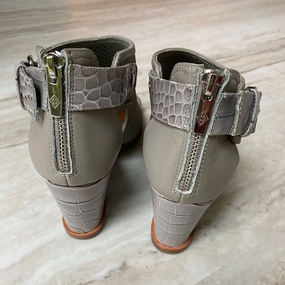 Donald j. Pliner Lottie Ankle Booties In Gray with original box. Like New - Picture 5 of 12